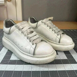 Alexander McQueen Shoes Unisex EU 35 US 4.5 Oversized Sneakers White 559693